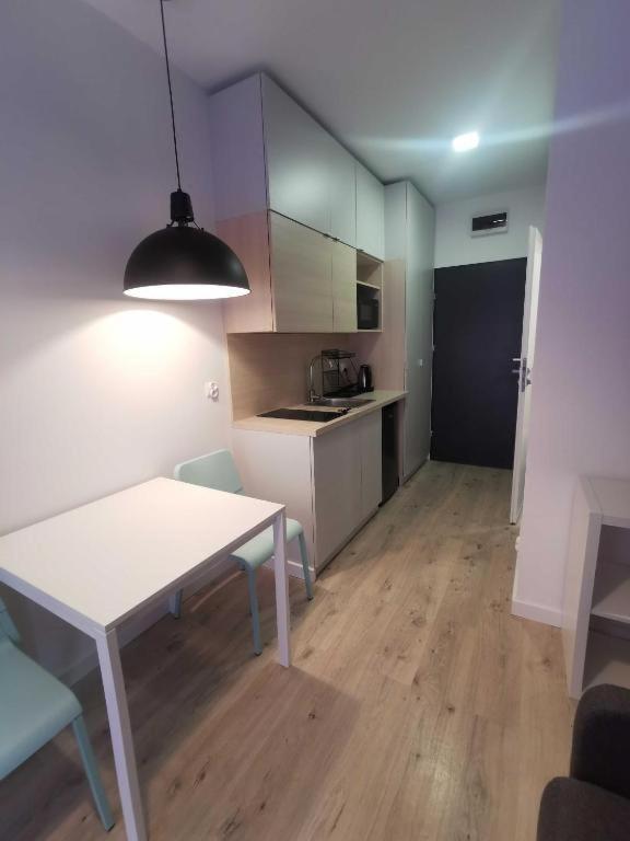 Adler Room Suite -- Prywatna Lazienka, Dostep Na Kod, Parking Łódź Dış mekan fotoğraf
